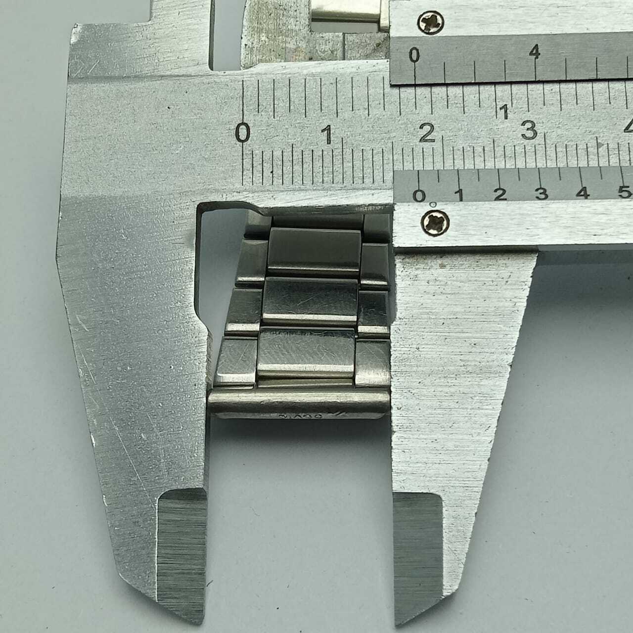 18 mm Seiko Z1028 Stainless Steel Vintage Watch 7009-8830 Bracelet KSF62ARL2