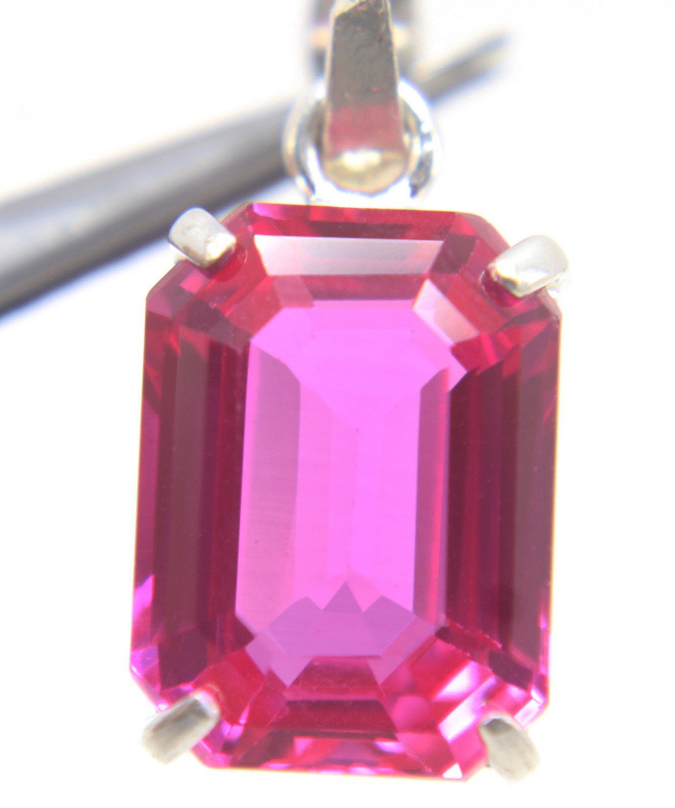 3.48 Gm Pink Sapphire Emerald Gemstone 925 Silver Pendant Gift Jewelry