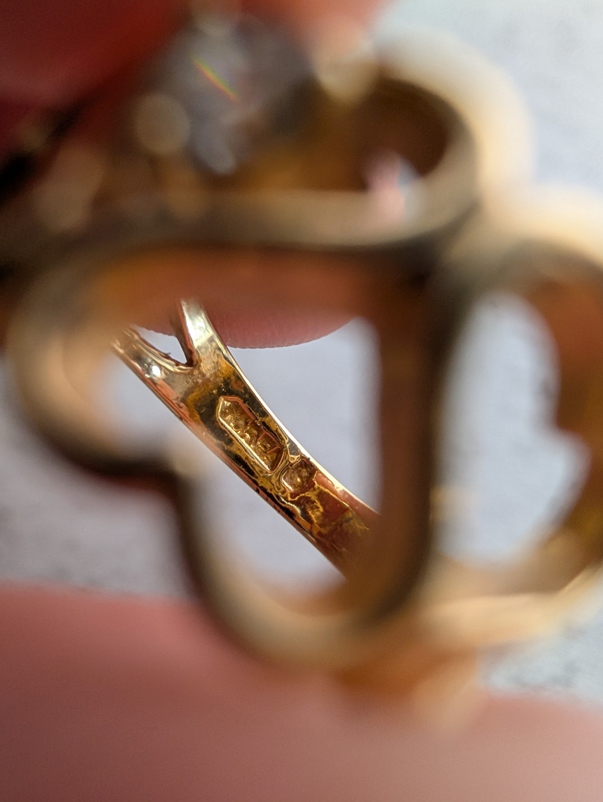 Vintage Signed Korea Size 8 Gold tone Crystal Linked Hearts Ring