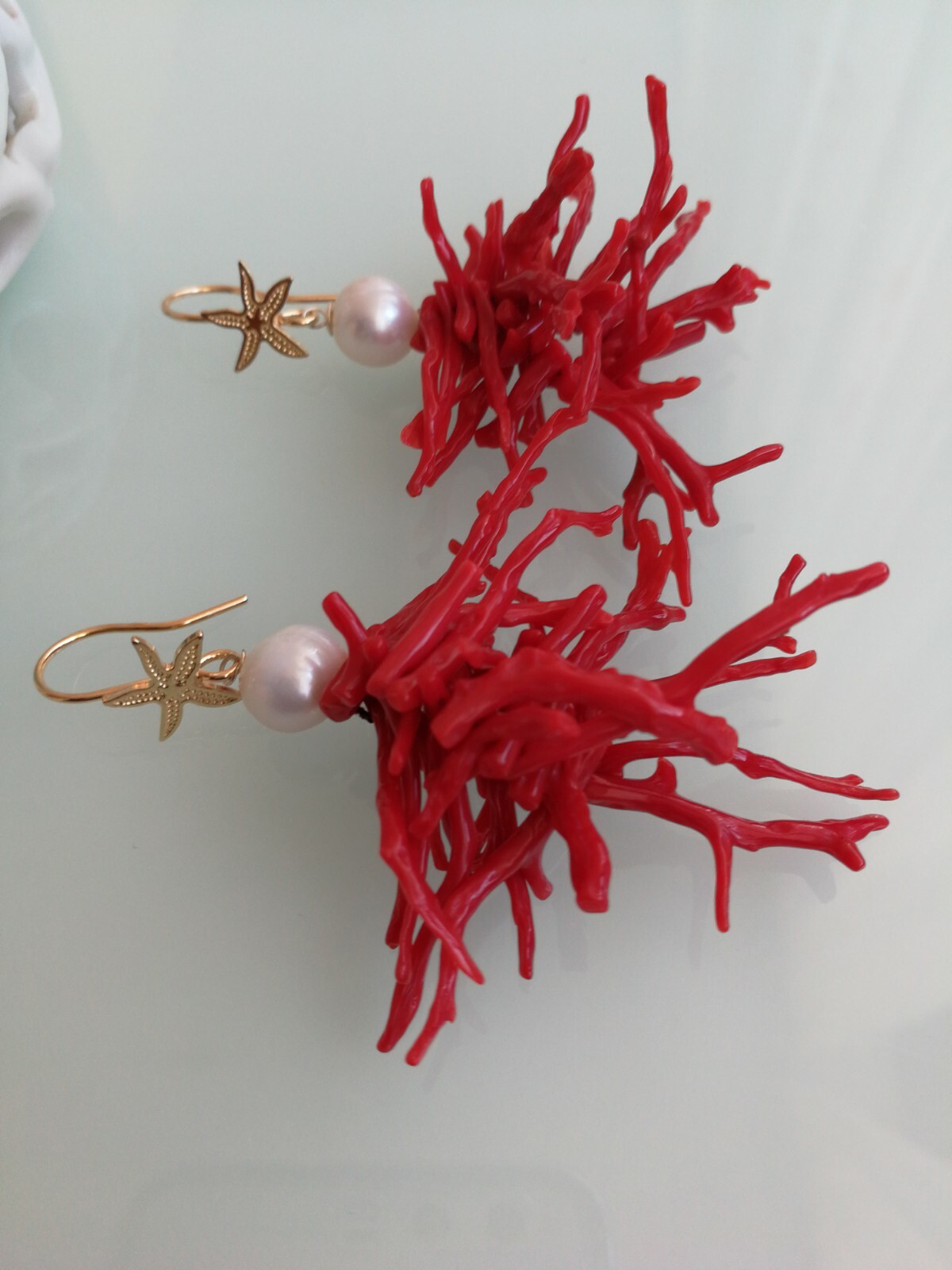 Orecchini con corallo rosso naturale e perla .Orecchini rametti rossi corallo.