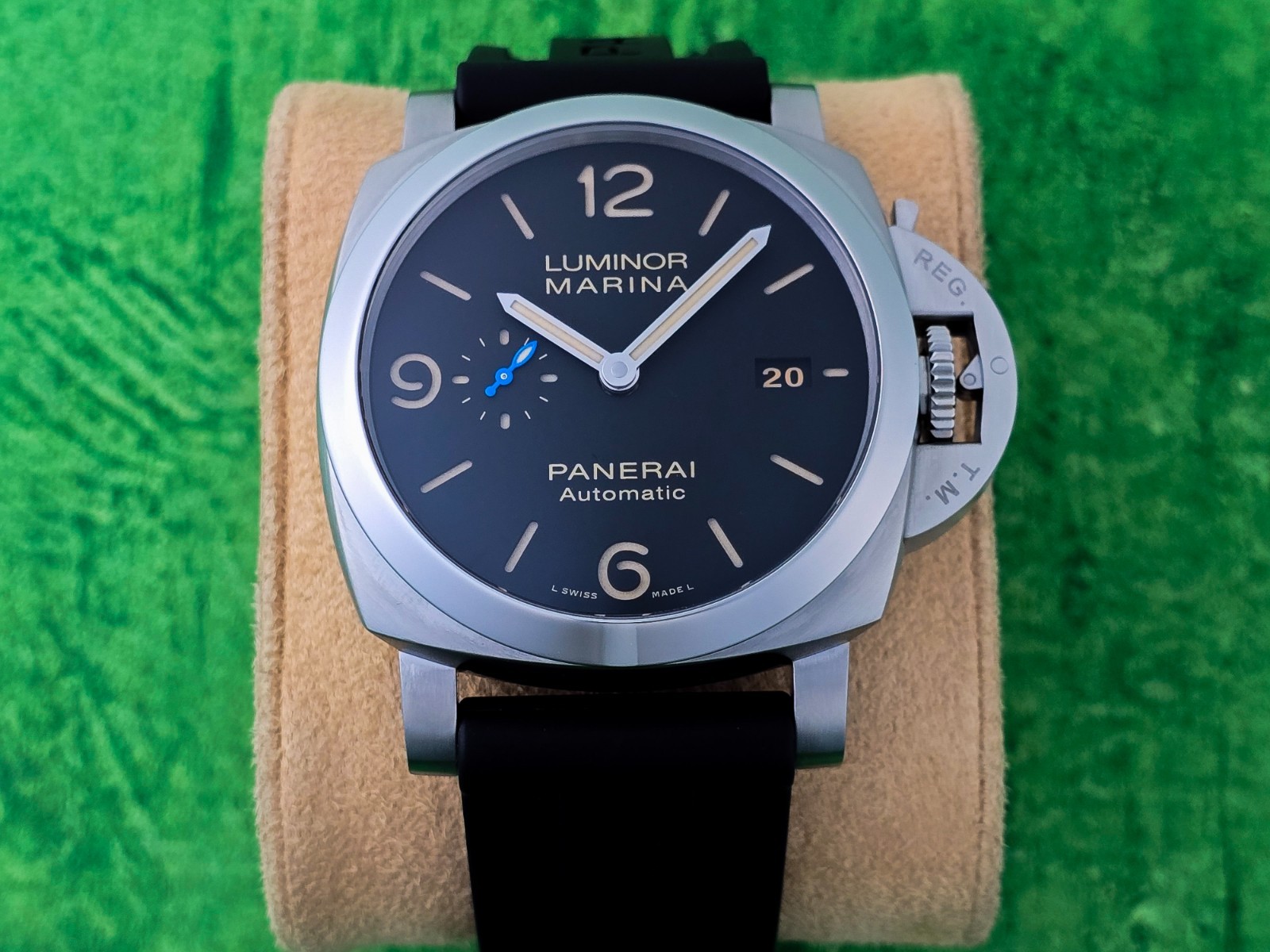 Panerai Luminor Marina 44 MM Black Dial on Black Rubber New Card 2020