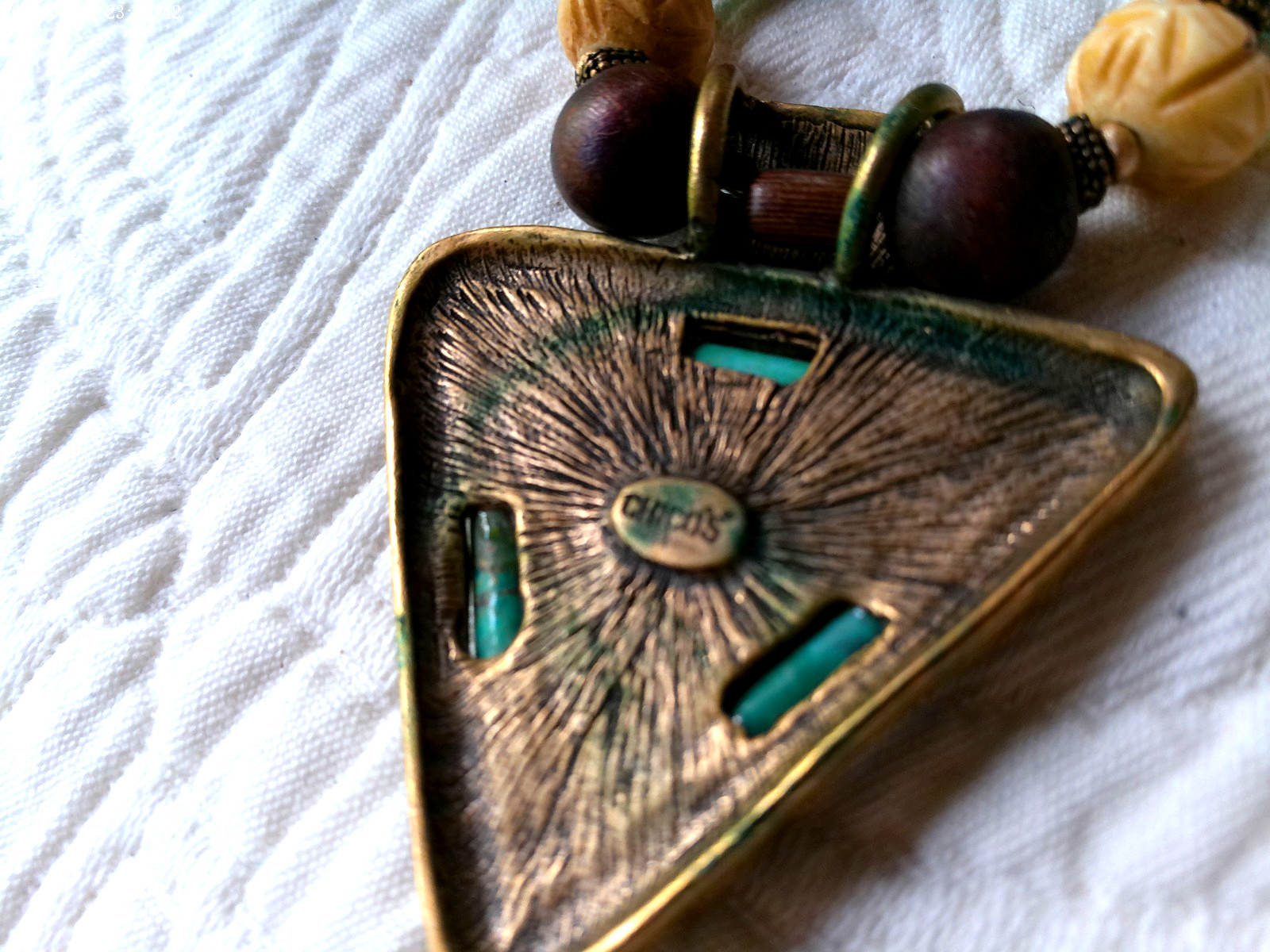 CHICO’S VTG MIXED MATERIAL NECKLACE ELABORATE TRIANGLE WITH INLAY STRAND ACENTS