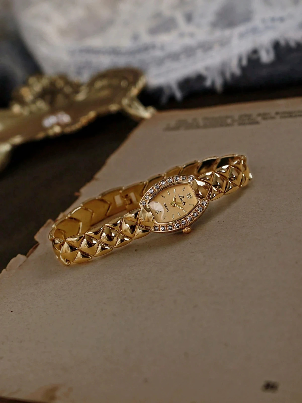 Gold French Vintage Style Unique Dainty Women’s Wrist Watch Trendy Cute Gift