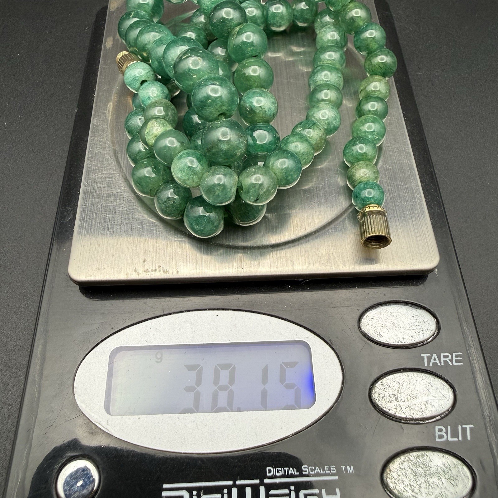 Vintage Emerald Green Dyed Jade Quartzite Beaded Necklace 19″ Barrel Screw Clasp