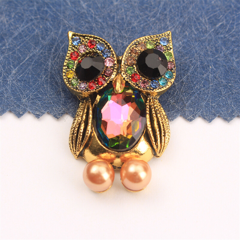 Luxury Elegant Rhinestone Owl Brooch Pin – Novelty Quirky Retro Accessory