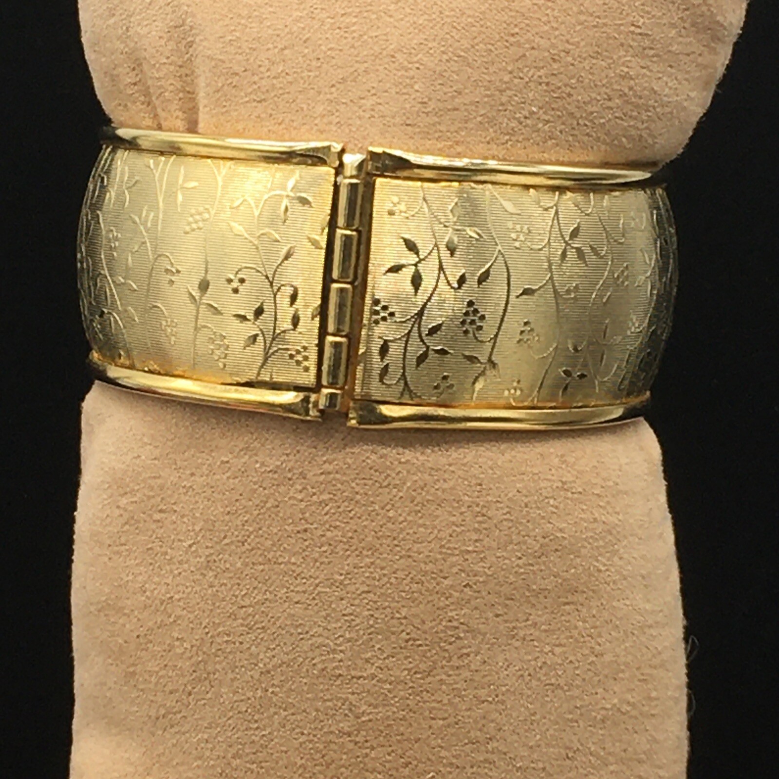 Floral Pattern Bangle Bracelet with Safety Chain Gold Tone Chinoiserie Embossing