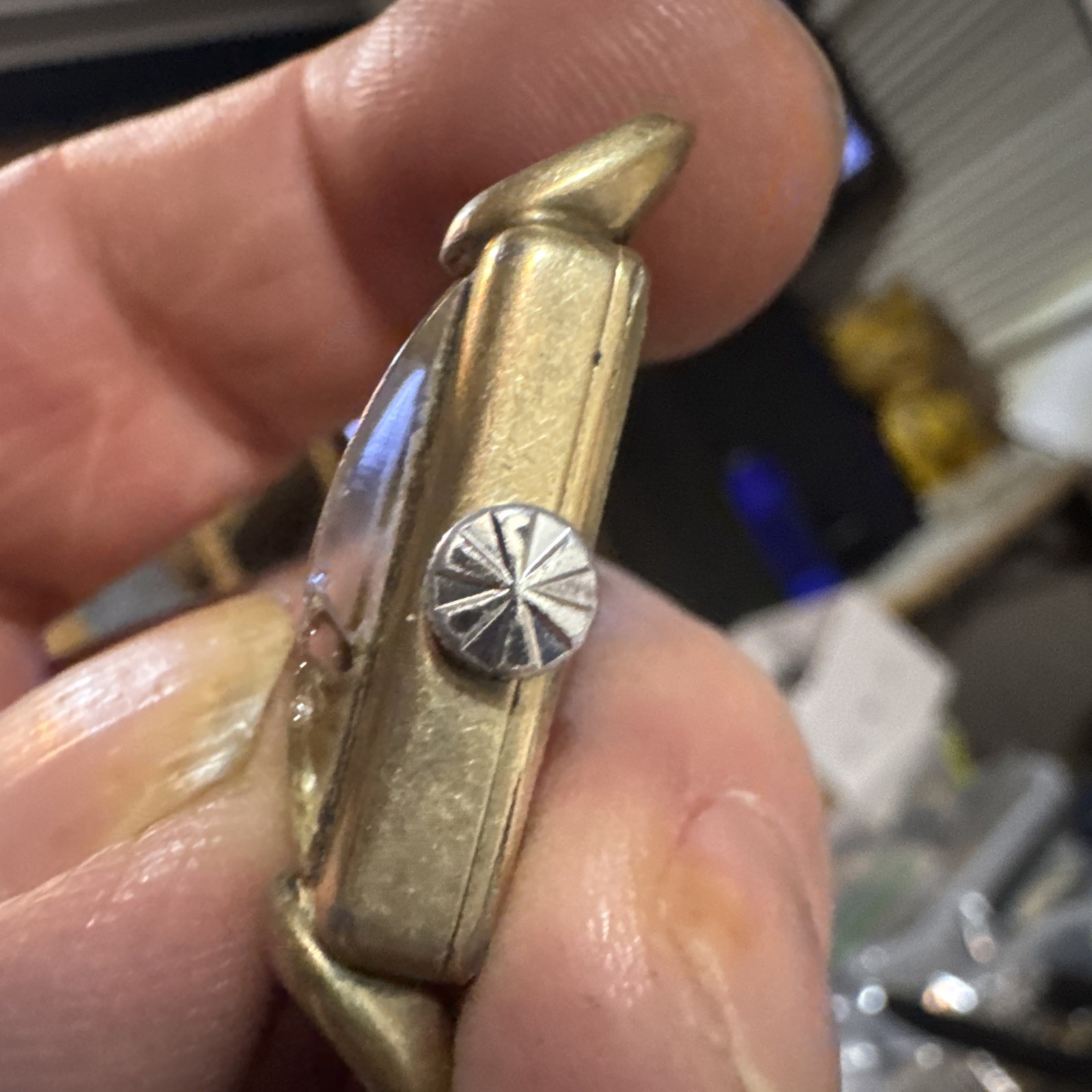 Benrus wristwatch runs and sets broke glass Crystal
