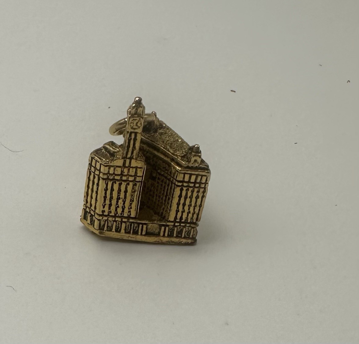 Vintage Kinney 3D Wrigley Building Chicago Illinois Gold Plated Travel Charm