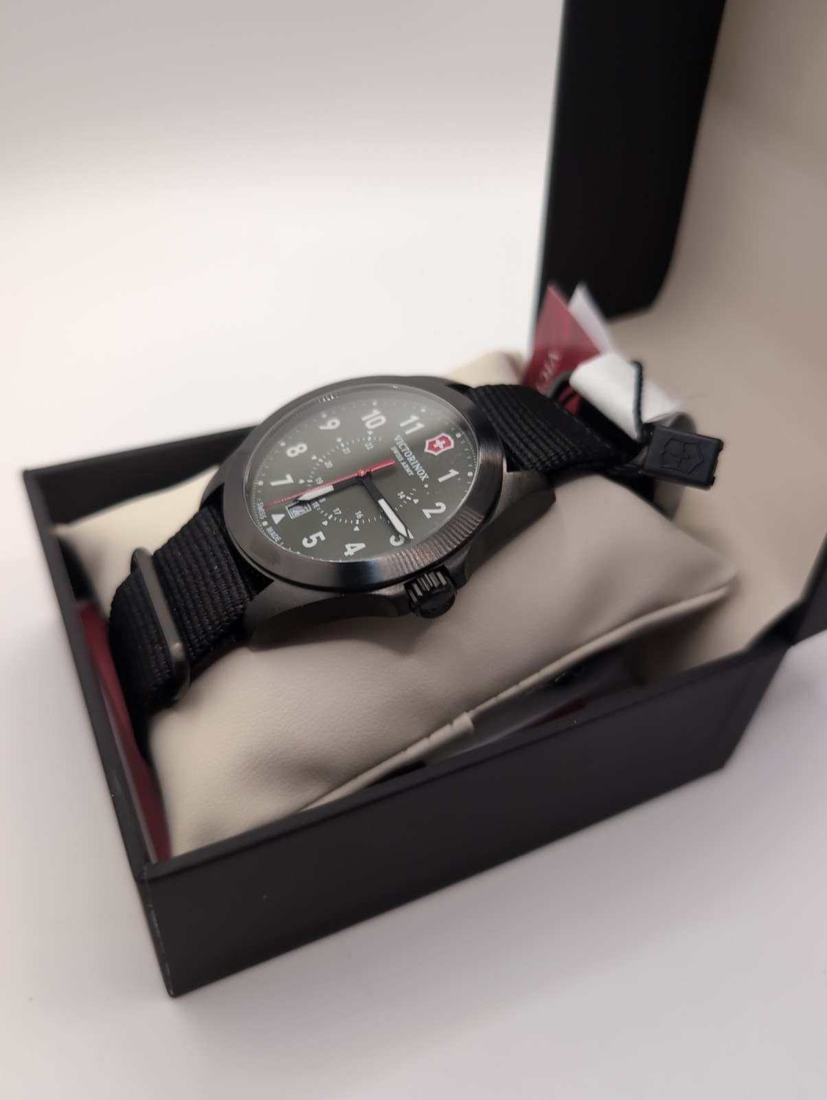 Victorinox Swiss Army Heritage 241972 Men’s Sapphire Green Dial Fabric Watch New