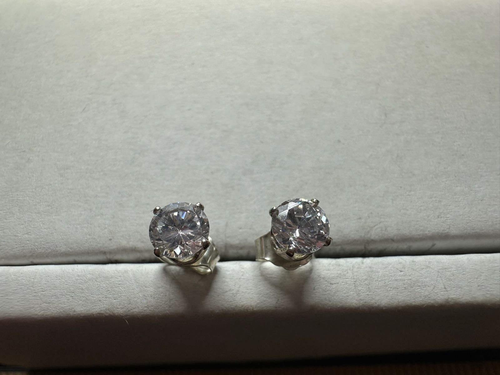 0.82g Vintage Sterling Silver 925 Round Sparkling Stud Earrings Classic M