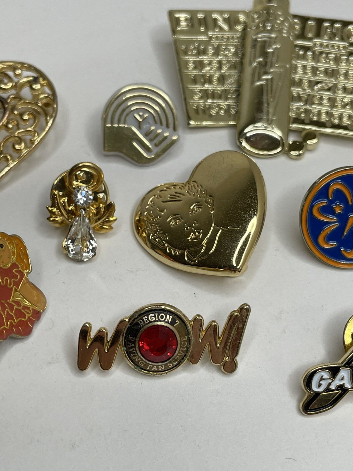 VTG 9 Brooch Pin Lot AJC Bingo Lover Card, Cabbage Patch Doll, Hearts, Angels+