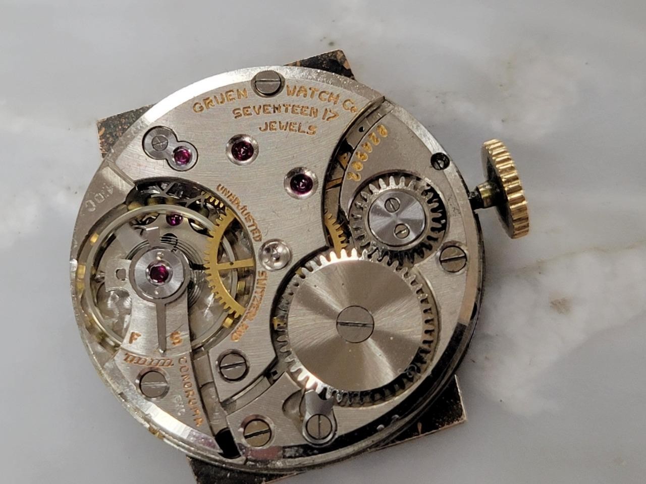 Men’s Vintage Gruen Manual Wristwatch w/ Pink Dial ~ 15 Jewels ~ 3-E291