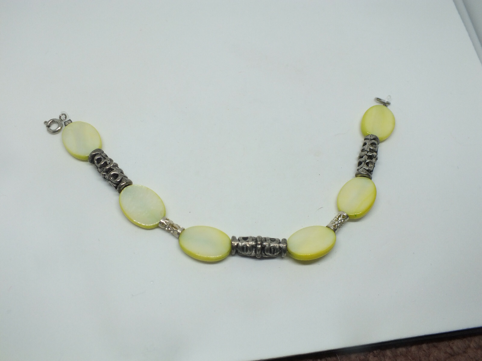 Beautiful Clasp Bracelet Silver Tone Marbled Yellow Beads 7 1/2″ Long x 1/2″ W