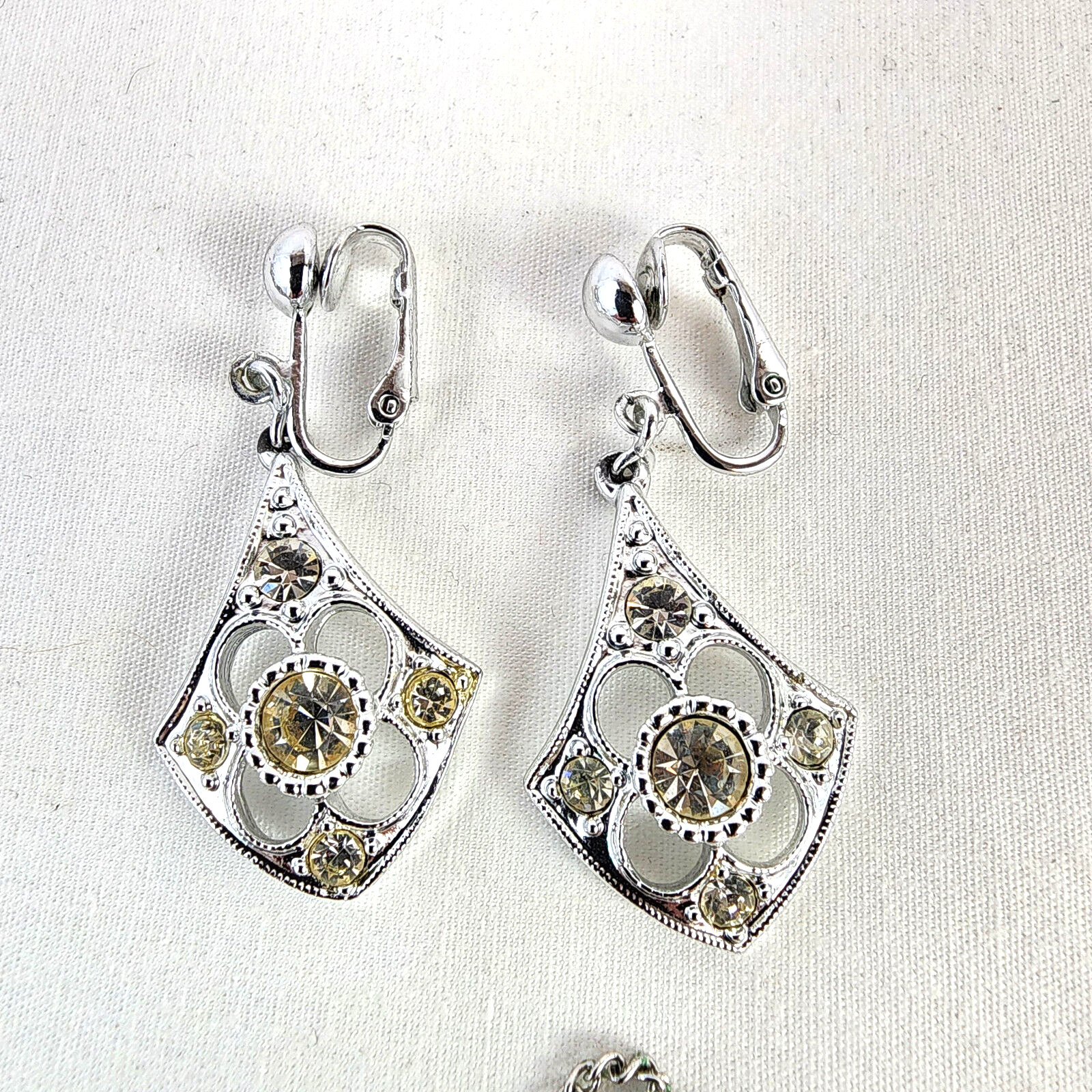 Sarah Coventry Jewelry Lot 3 Pieces 2 Necklaces 1 Earrings Vintage