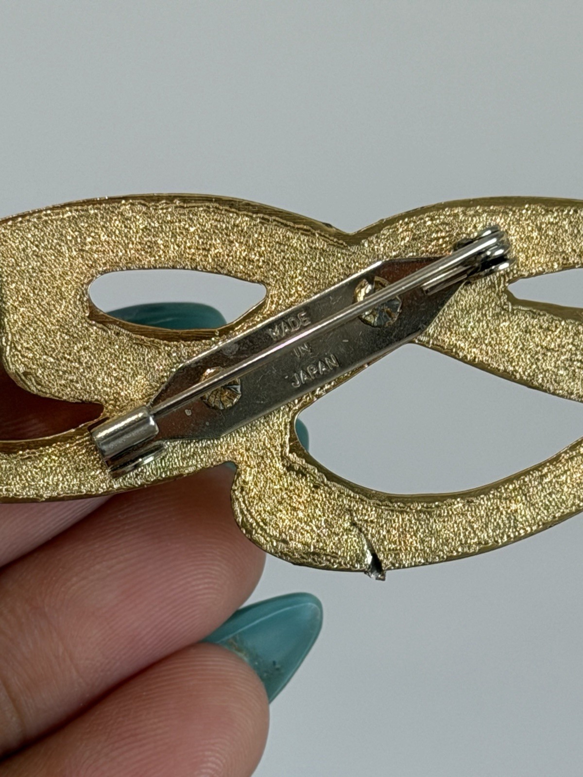 Vintage Gold Tone Metal Infinity Abstract Brooch Pin, Made in Japan, No Stones