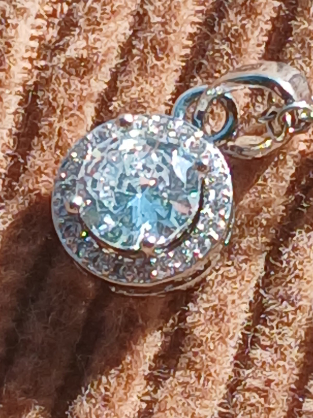 White glimmering Stone in Silvertone. Chain. Dainty Nice