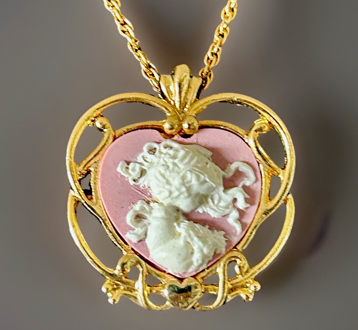 Vintage Precious Moments Pink Cameo Heart Necklace 18” L3