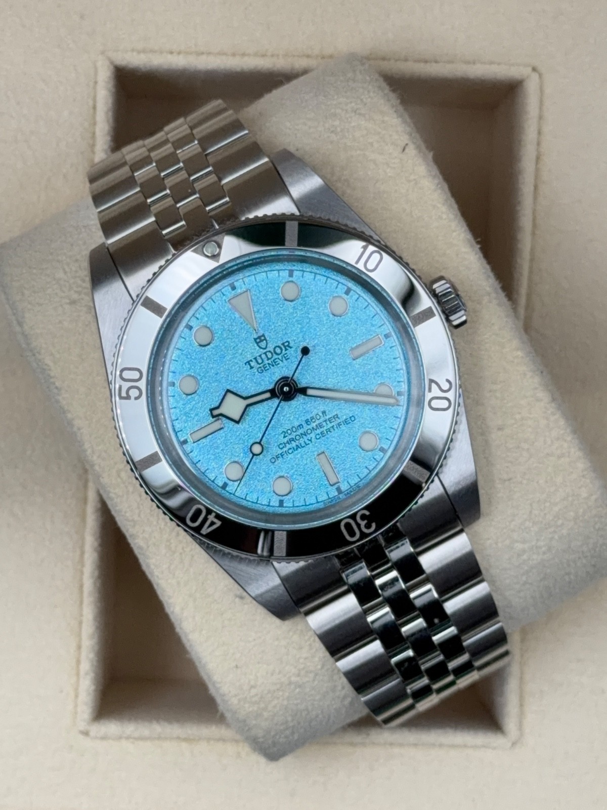 2025 Tudor Black Bay 54 “Lagoon Blue” M79000-0001 Jubilee Bracelet Complete Set