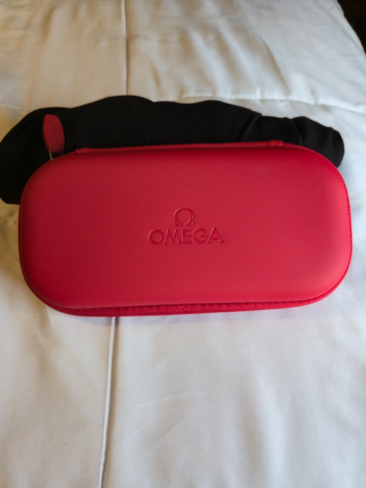 GENUINE OMEGA RED WATCH OR TOOLS TRAVEL CASE ZIPPERED, SIGNED ZIPPER PULL, PAD!!