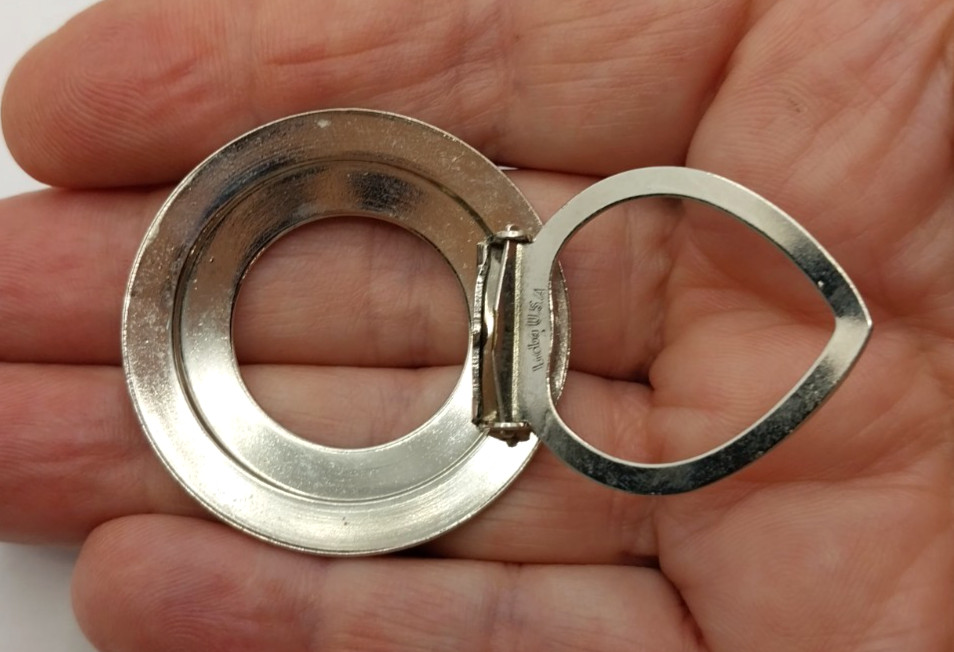 Vtg Lieba USA Multi-Use Double Circle Scarf Clip Textured Silver Tone 1.5″ Dia.