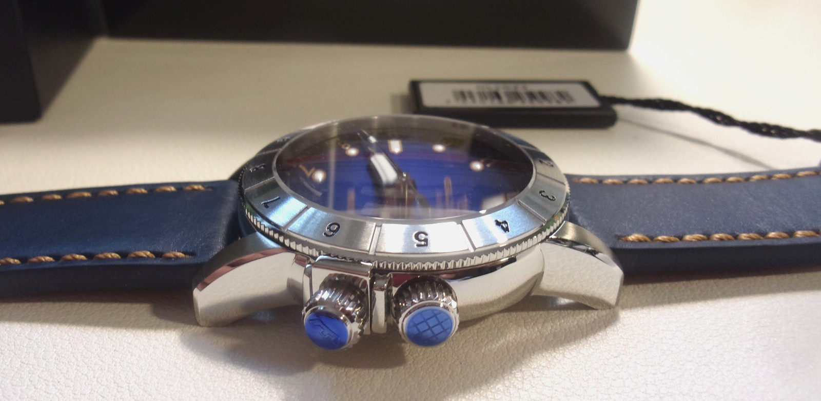 Glycine Airman World Timer GL1022, Quartz. Dual time. Blue. 41mm. New in box.