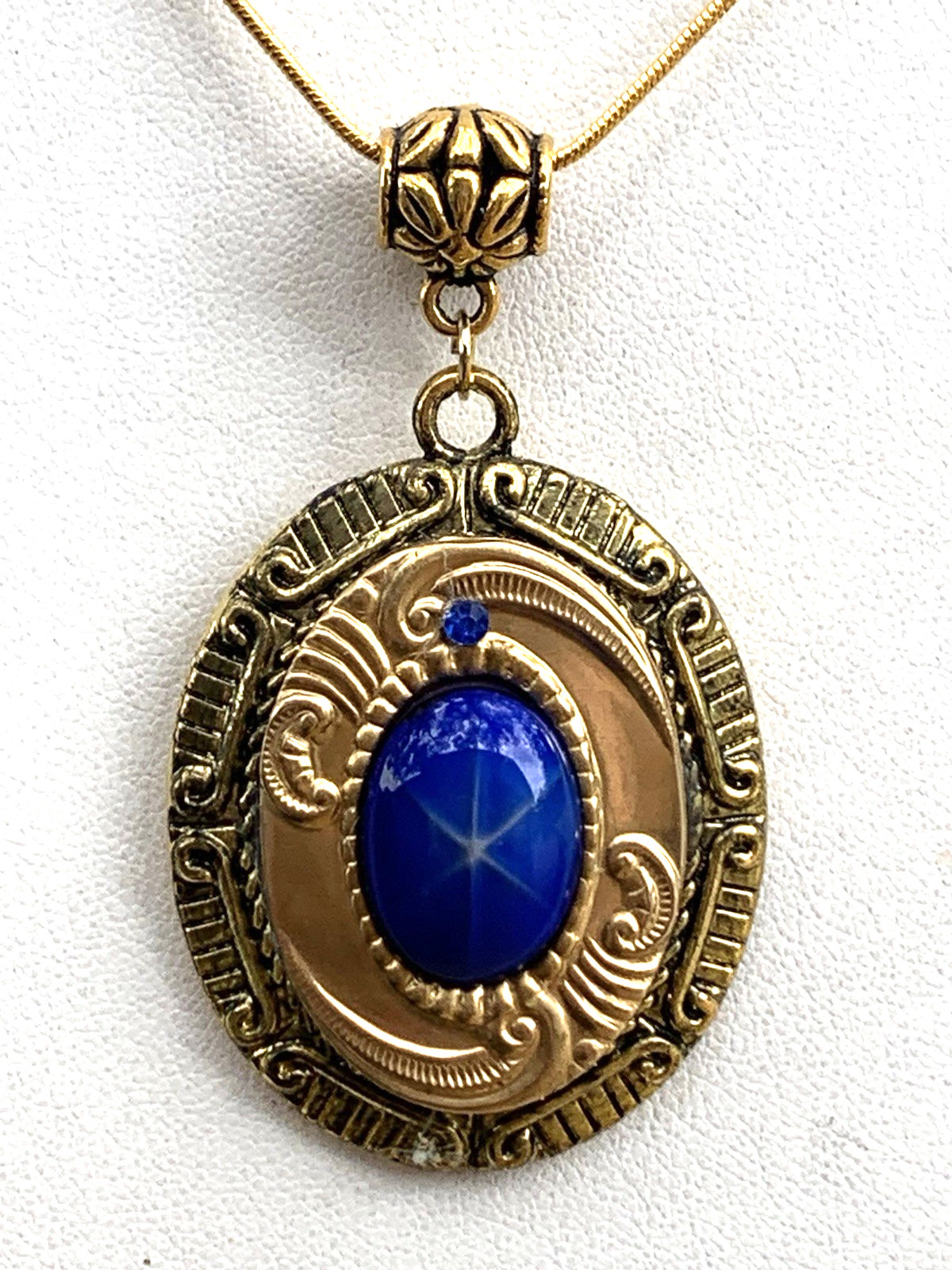 NEW ITEM*XL GERMAN PORC. BLUE STAR SAPPHIRE GOLDEN EGYPTIAN MEDALLION NECKLACE