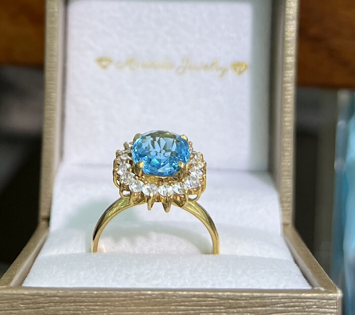 12k Solid Yellow Gold Cluster Ring Blue Topaz & Cubic Zirconia 4.90 Grams