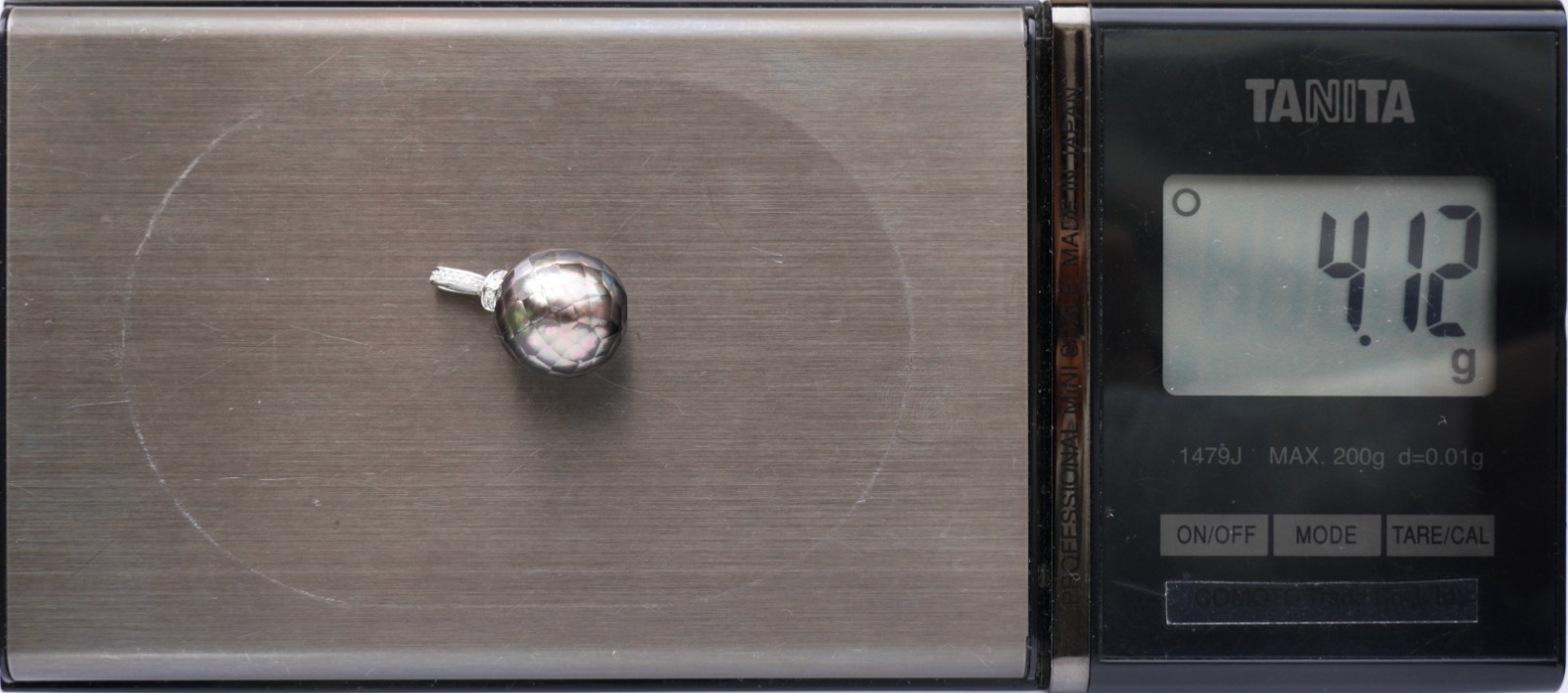 Faceted 13.7mm Pigeon-Gray Round Tahitian Pearl Pendant, 18K White Gold & Dia.