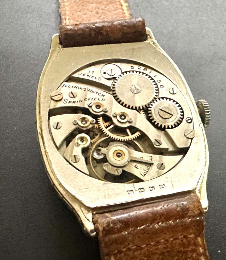 Vintage Illinois Men’s 14k gold filled 17 jewels Wristwatch 1920s, 28mm by 38mm