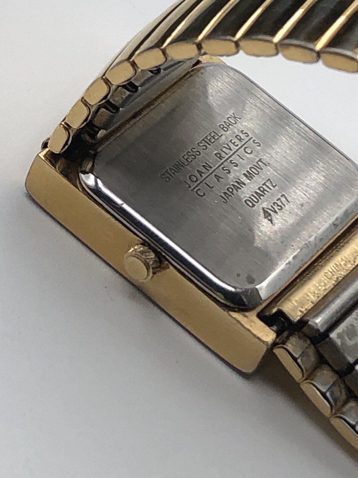 JOAN RIVERS V377 Classic Collection Gold Tone QUARTZ WATCH w/Stretch Band