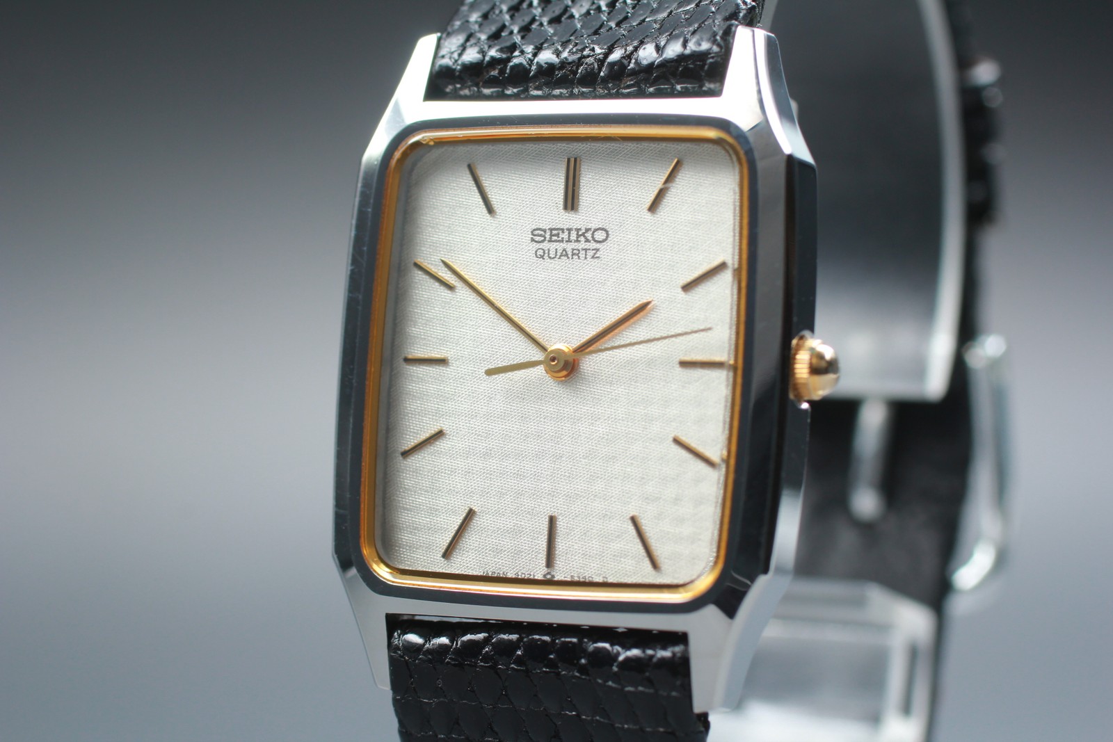 1985 Seiko Dolce 9021-5330 25mm Silver Tank Qz Men Vintage Watch JAPAN Near MINT