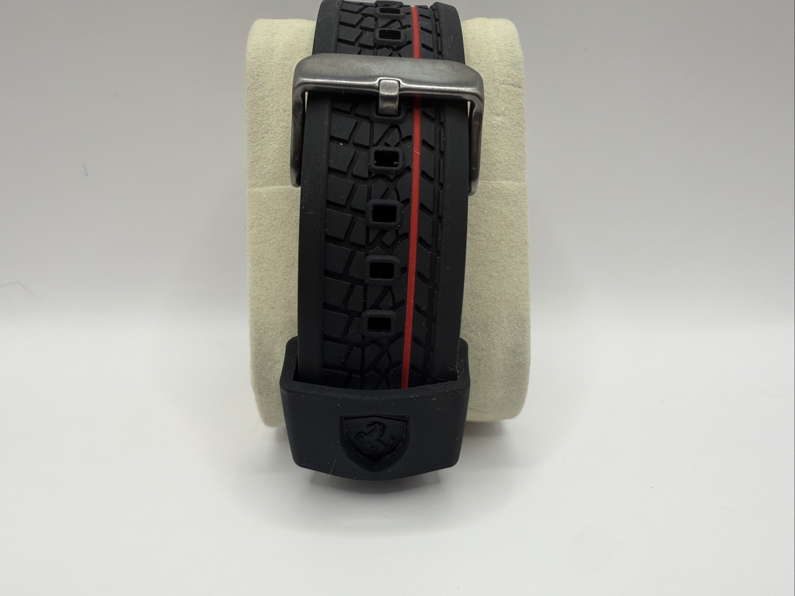 Scuderia Ferrari Red REV EVO Men’s Chronograph Watch Tire Tread Band Very Clean