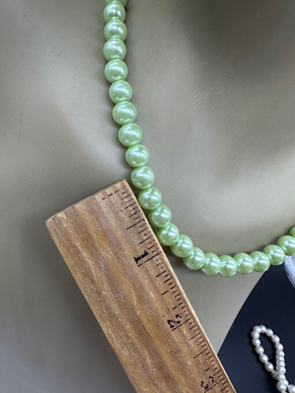 ESTATE LATTICE GREEN FAUX PEARL CLASSIC STRAND STRING BEAD NECKLACE 17″ LONG