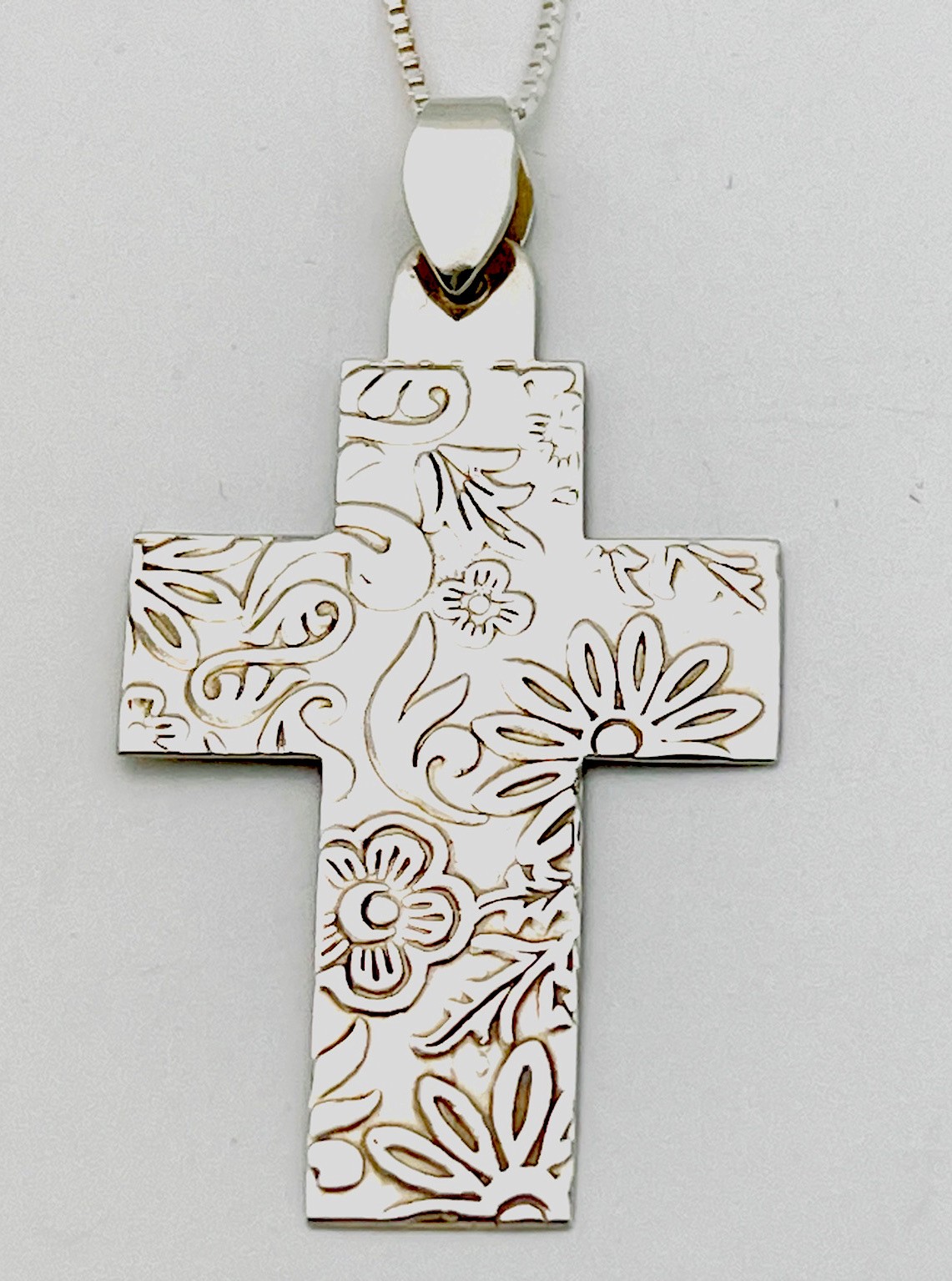 925 Sterling Silver 6.3 Gram  Etched Flowers Both Sides Cross Necklace 24”