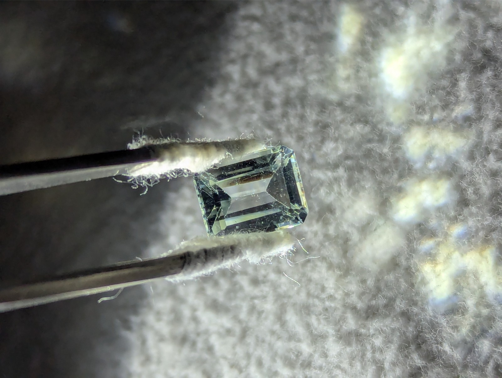 Aquamarine Clear Faceted Gemstone 2.4 carat (0.49g) 9.7 x 7.6 x 4.7 mm