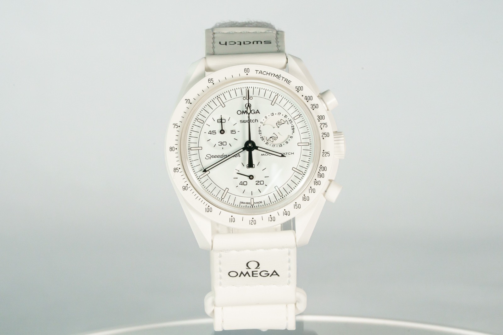 New OMEGA x Swatch White MoonSwatch Mission to the Moonphase Full Moon Snoopy