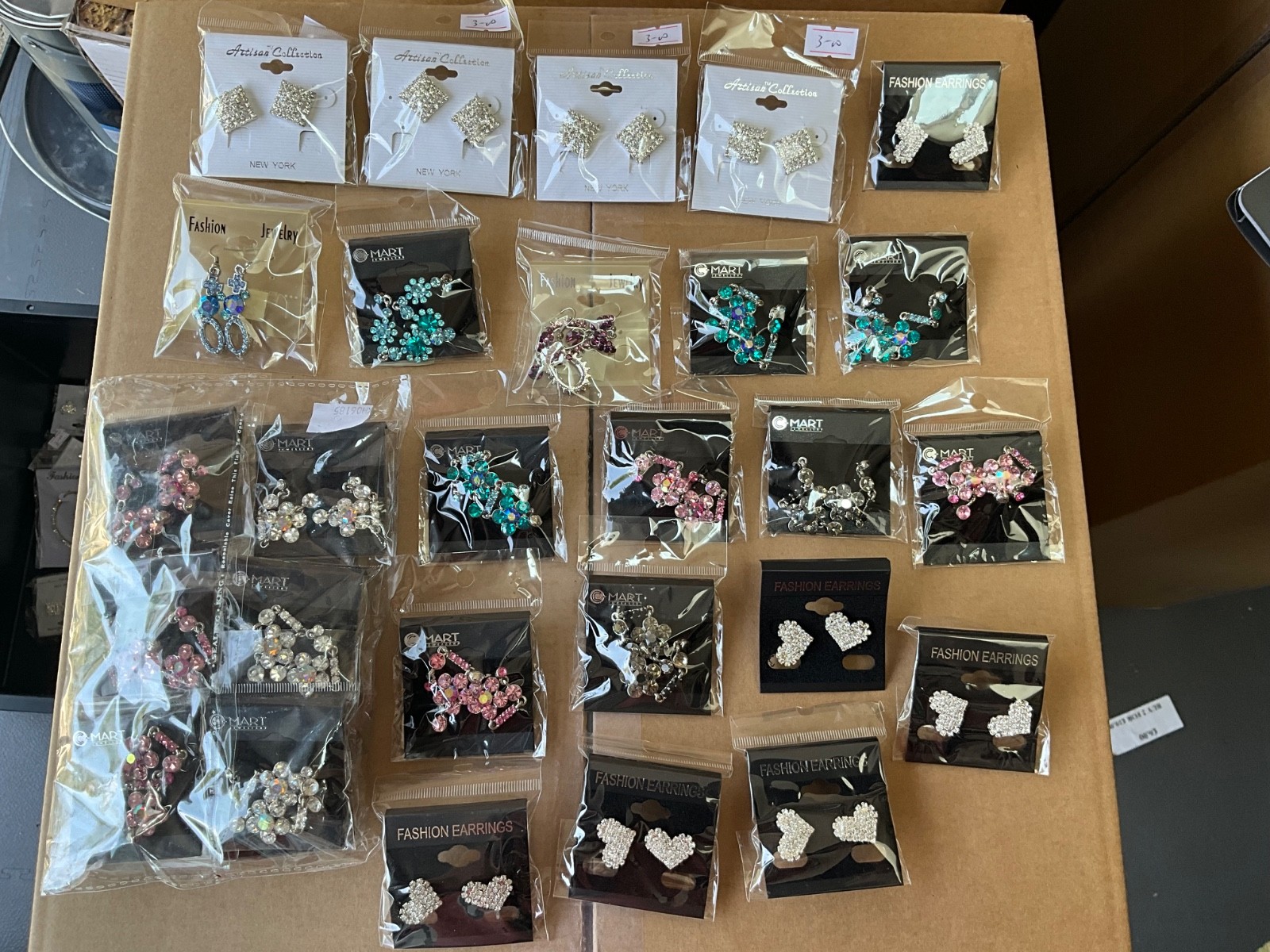 costume jewelery earrings , approx. 400 items