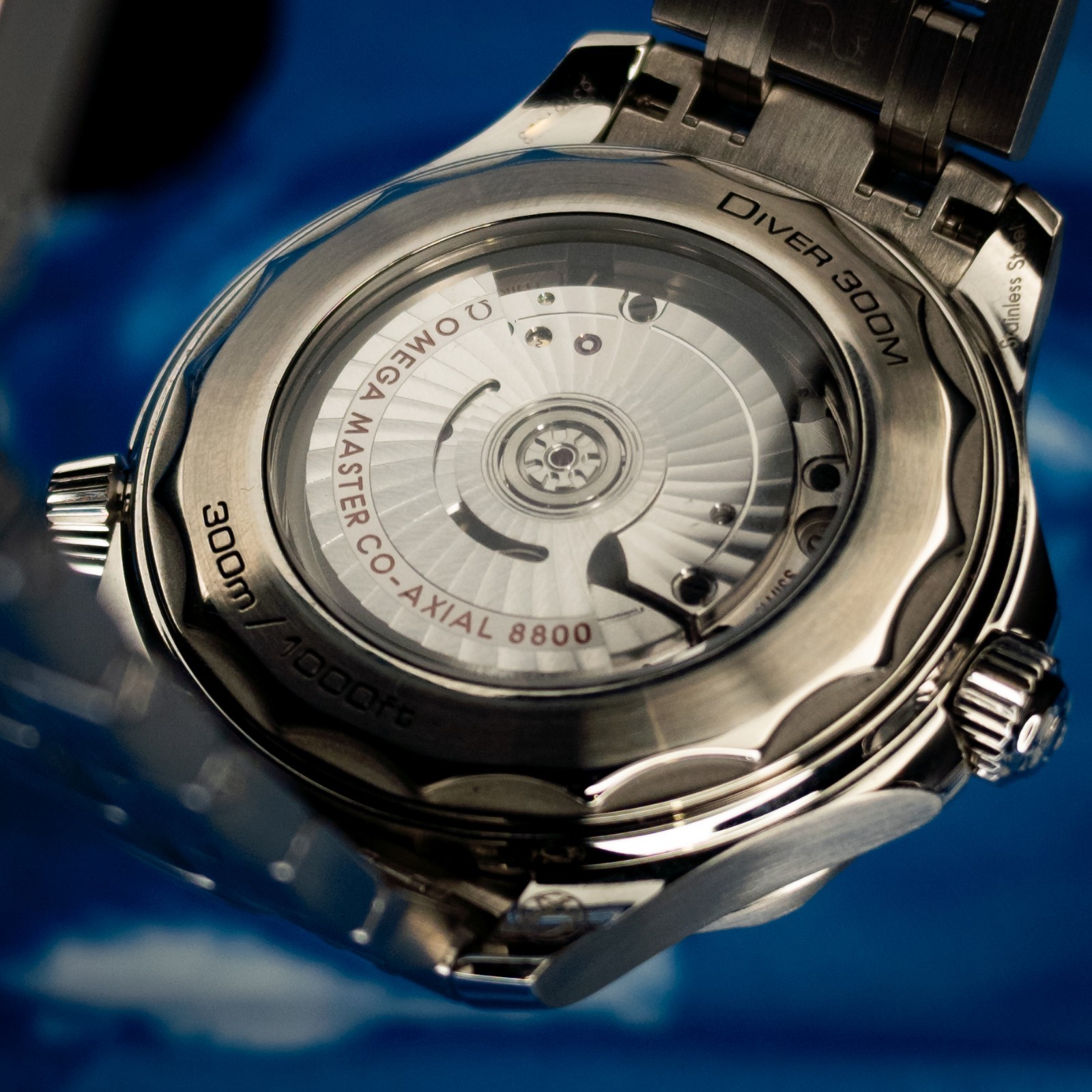 2025 Omega Seamaster Diver 300M 42mm White Wave 210.30.42.20.04.001 Box & Papers