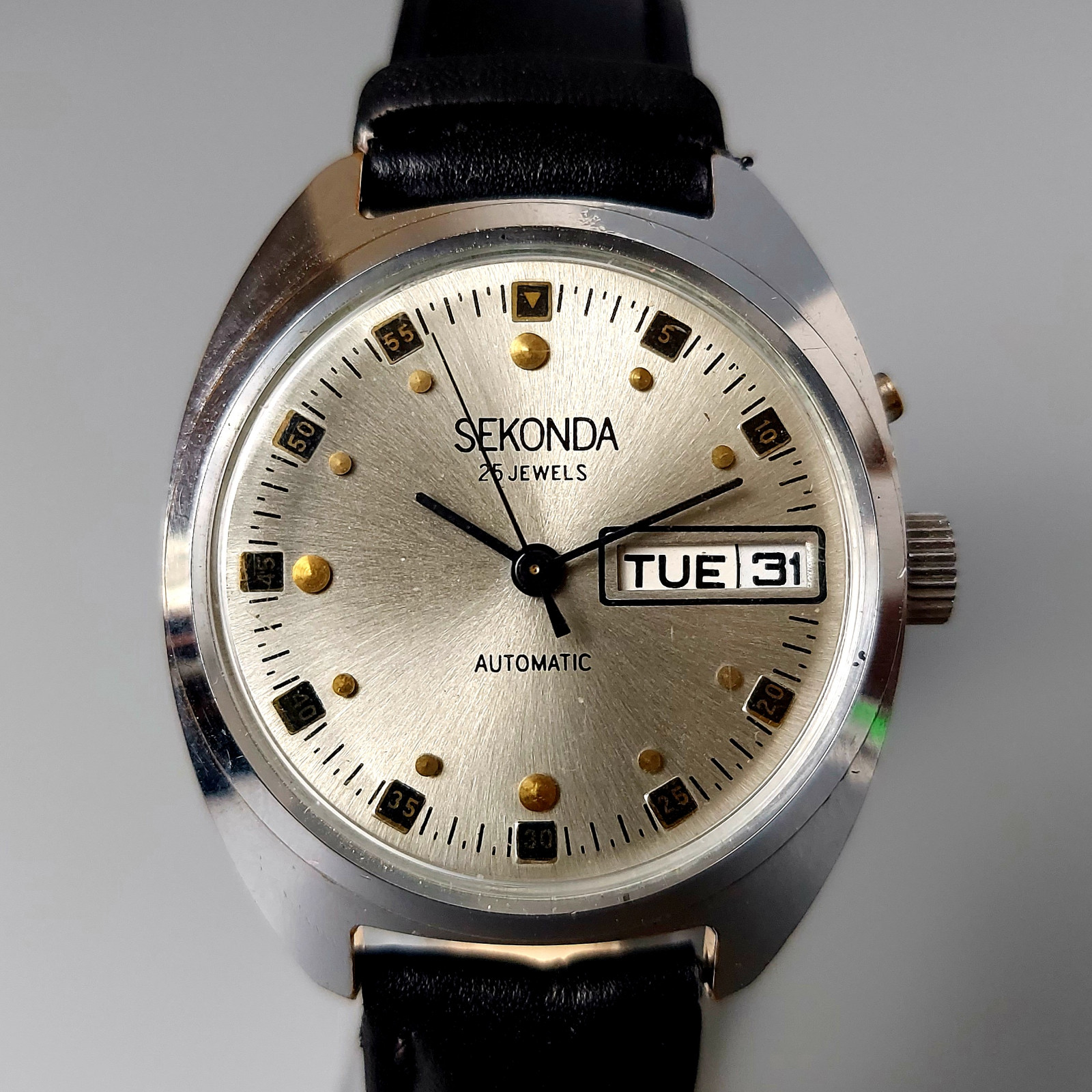Vintage Men’s Watch Sekonda Automatic Soviet Wristwatch 25 Jewels Serviced