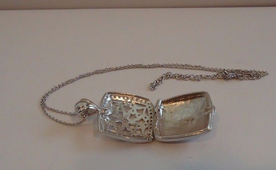 925 STERLING SILVER LOCKET HEART ACCENT PENDANT NECKLACE /SIZE 35MM BY 24MM