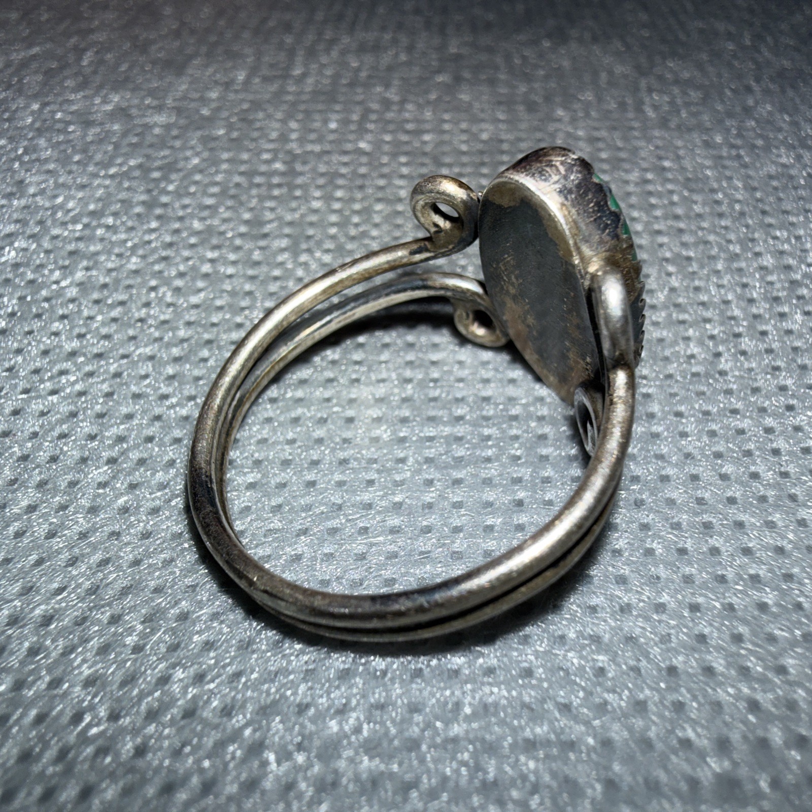 Natural Malachite, 925 Sterling Silver Ring-3.17grams. size 8. Needs Repair.