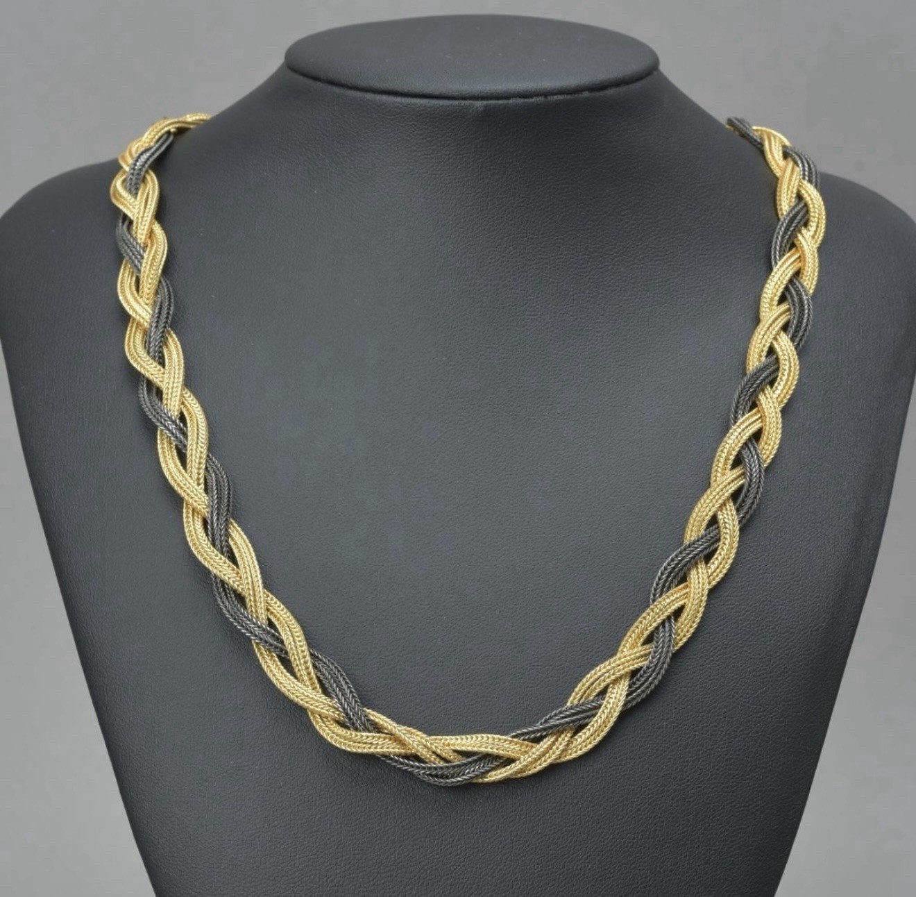 YVES SAINT LAURENT VINTAGE NECKLACE