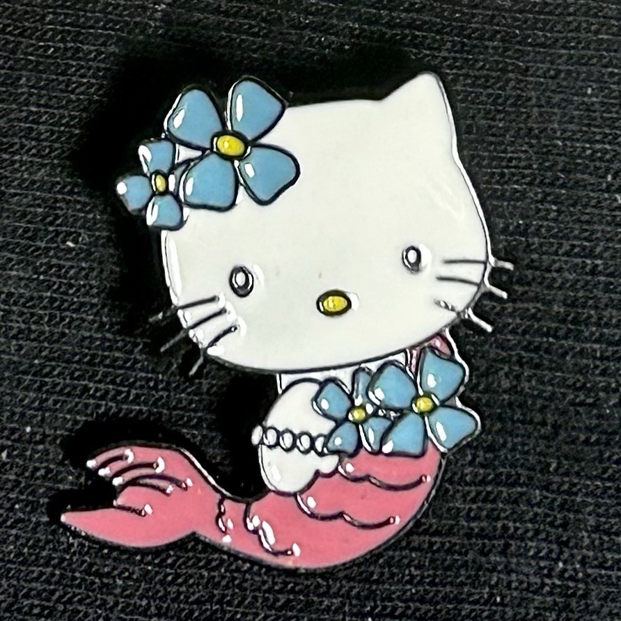 Hello Kitty Mermaid W/ Pink Tail, Blue Flower Top & Pearl Bracelet, Metal, Pin.