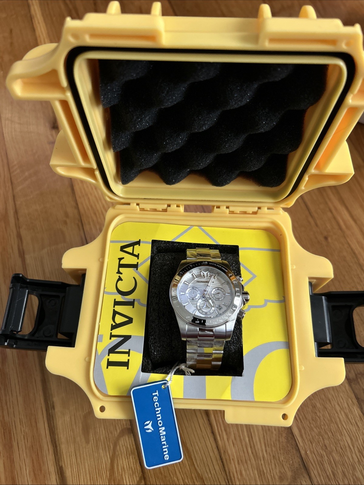 TM-219000 – TechnoMarine Manta Ray Men’s Watch – 42mm, Steel With 1 Slot Case