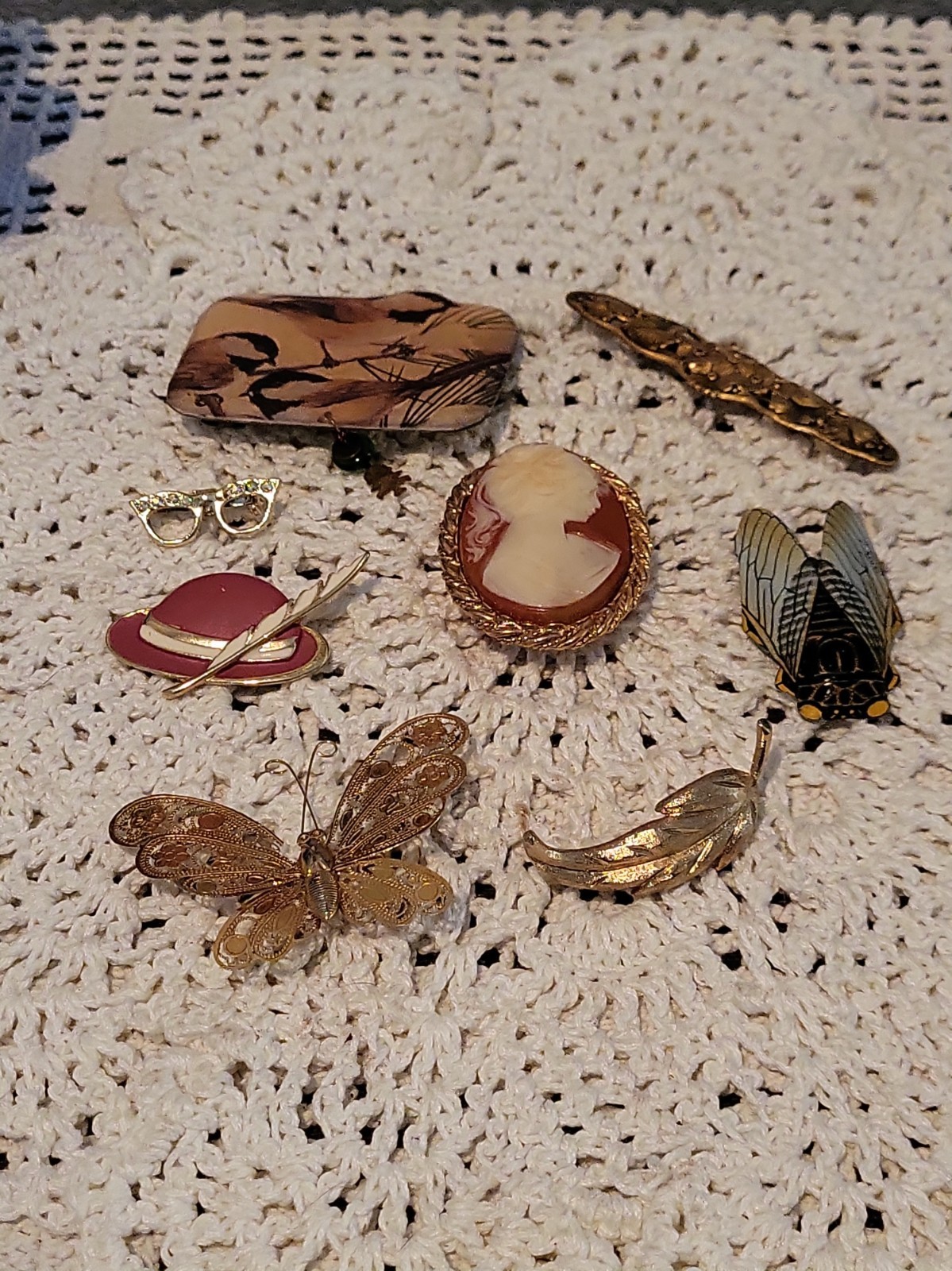 Vintage Mixed Lot Brooches & Pins 8 Pieces Various Sizes and Types