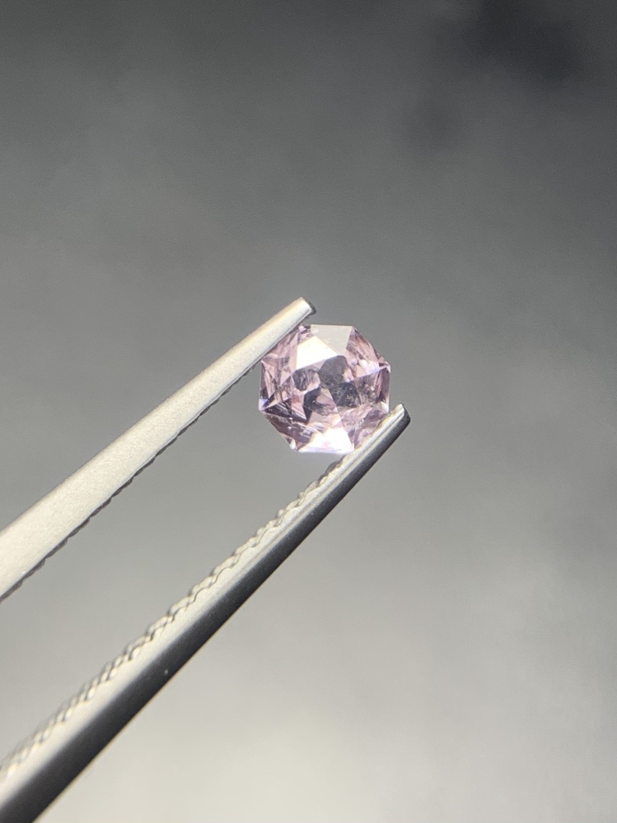 0.18/Ct,Natural Lavender Tajik Pink Spinel ,Round shape,H-saturation,E-Clean,