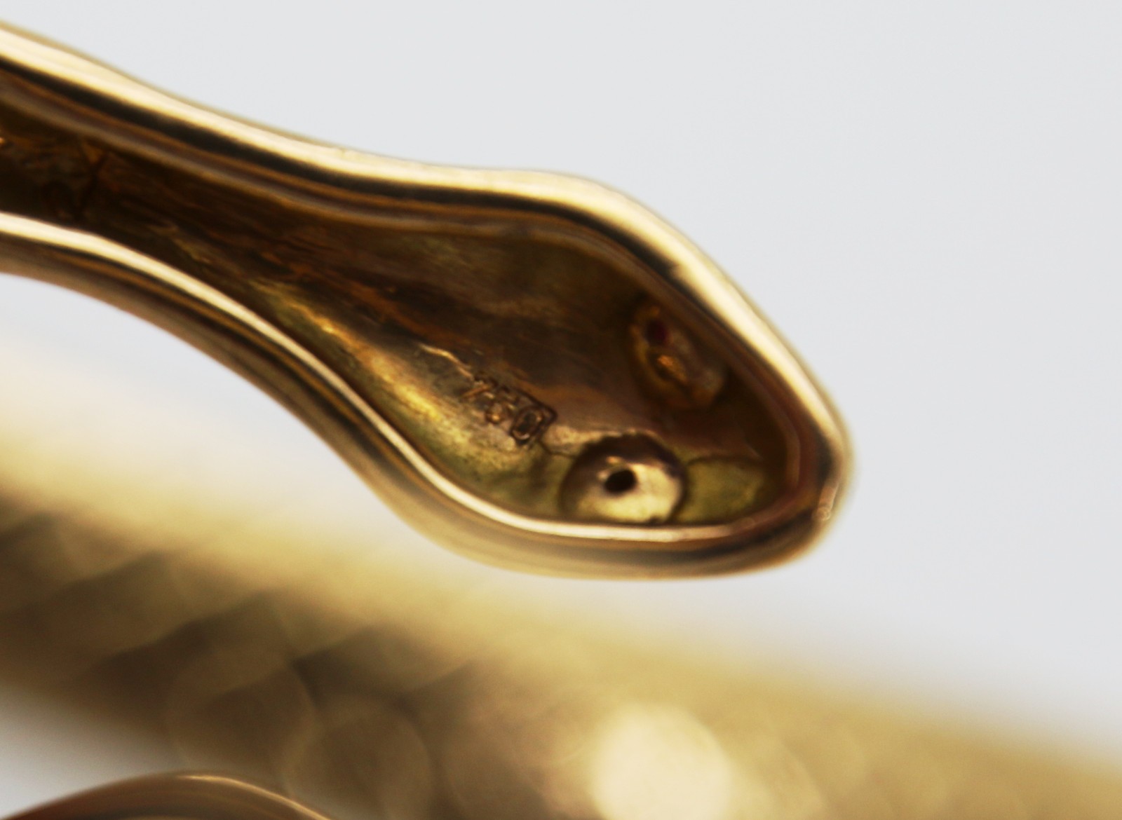 750 Gold Snake Bangle 18ct Expressive 18.7 Grams 4 Small Rubies