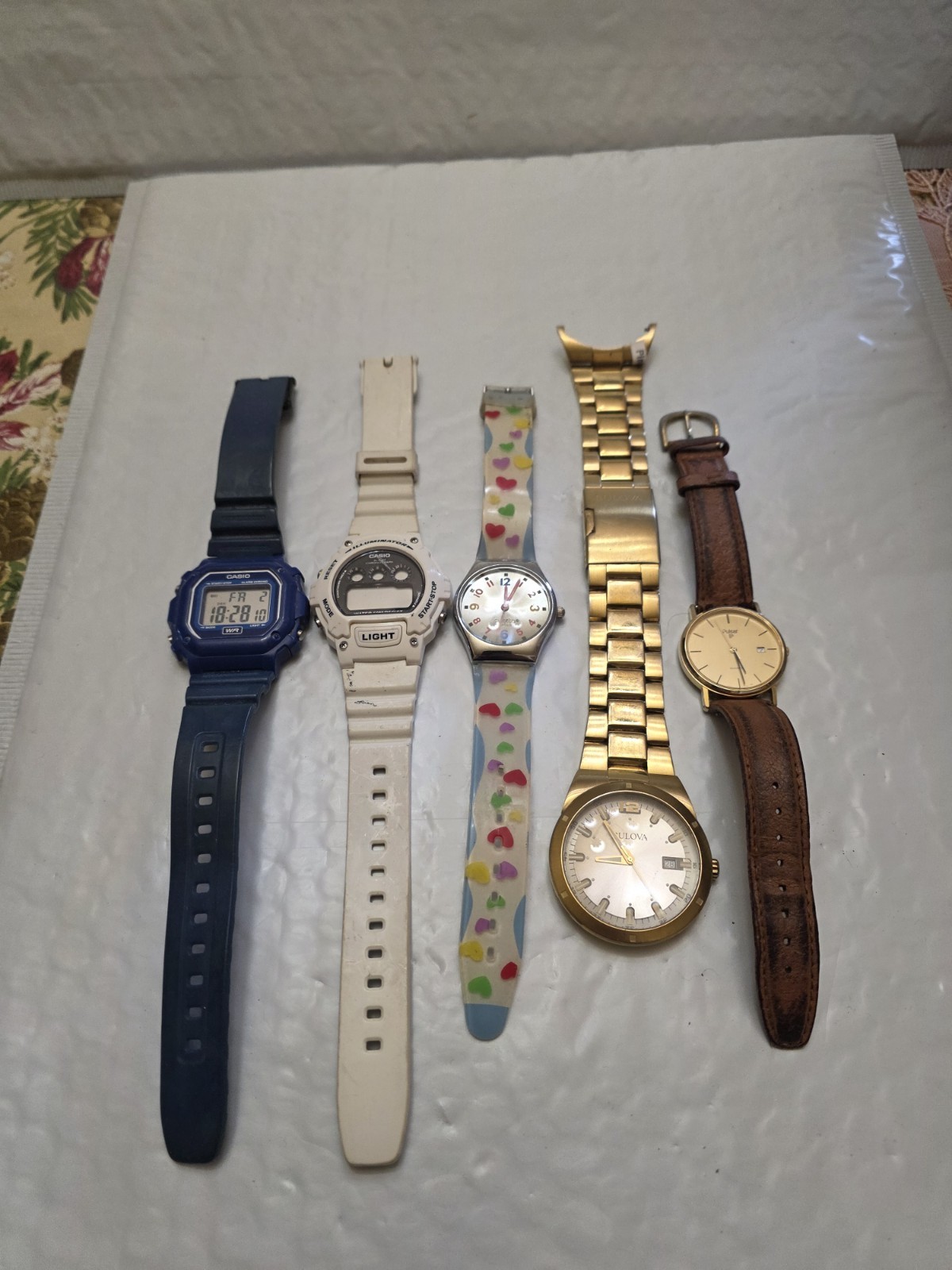 Vitage To Now Watches Lot 4 Parts Or Repair Non Working Bulova,Casio,Swatch D6