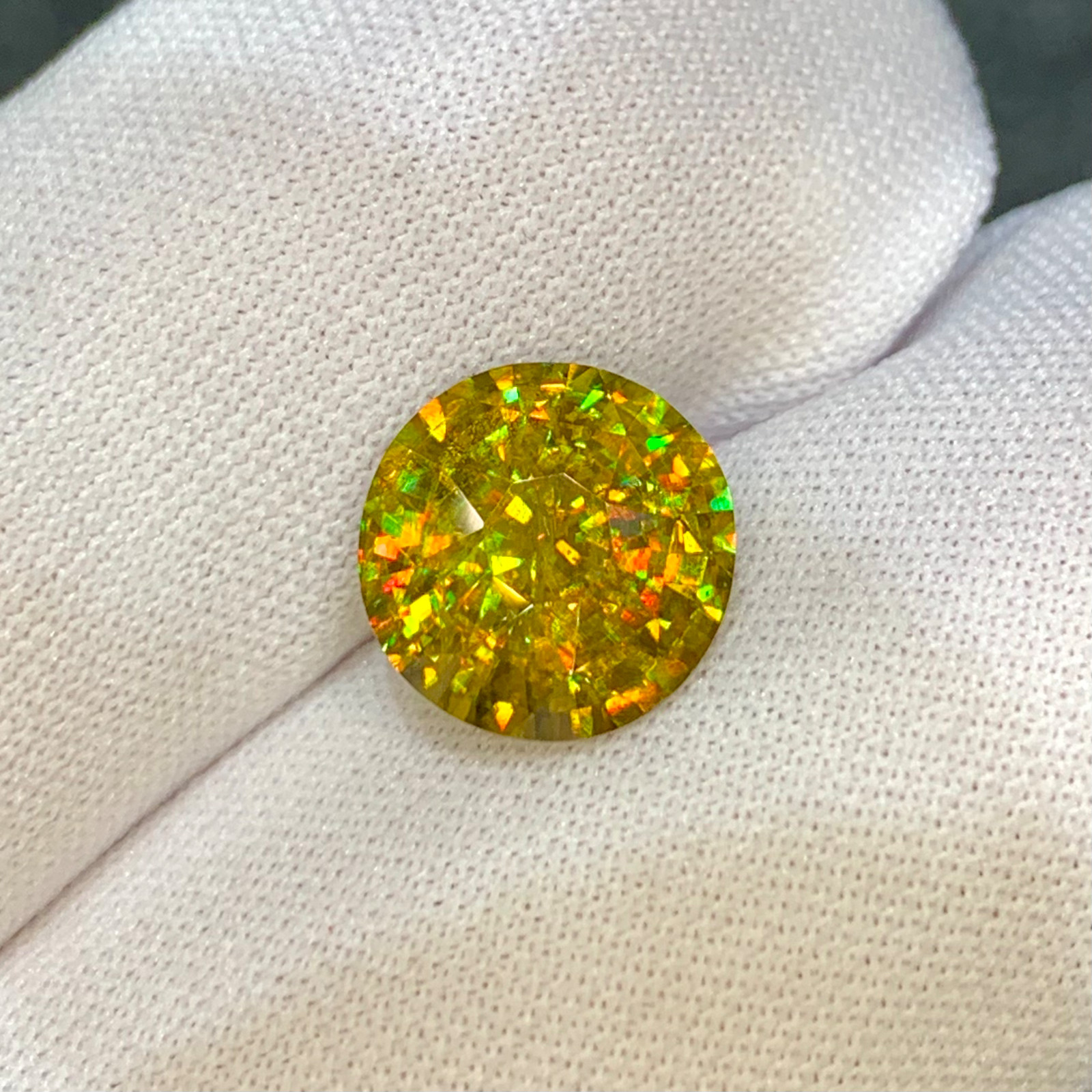 5.37 Carats Natural Fancy Rainbow Sphene Round Cut From Madagascar