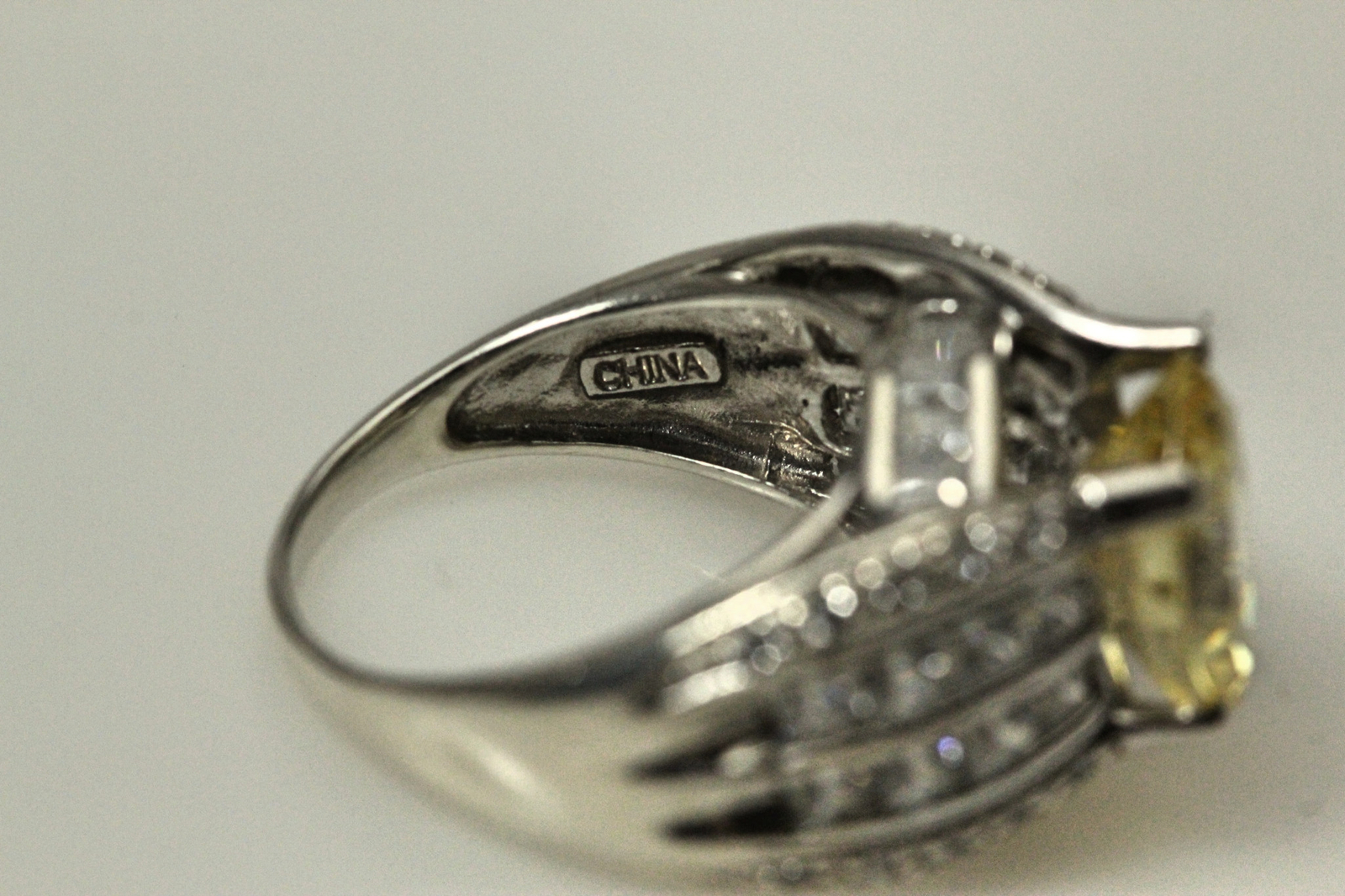 925 Sterling Silver Size 6 Yellow Stone w/ Clear Accents Ring 6.7 Gram (RIN8304)